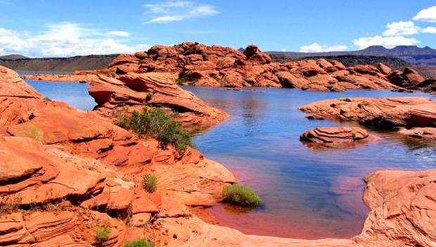 Red sandstone set against the reservoir at Sand Hollow State Park